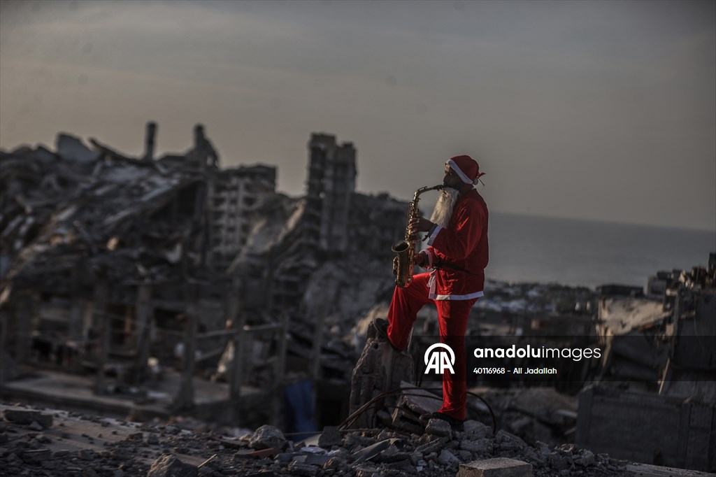 Volunteers dressed as Santa bring joy to children in Gaza