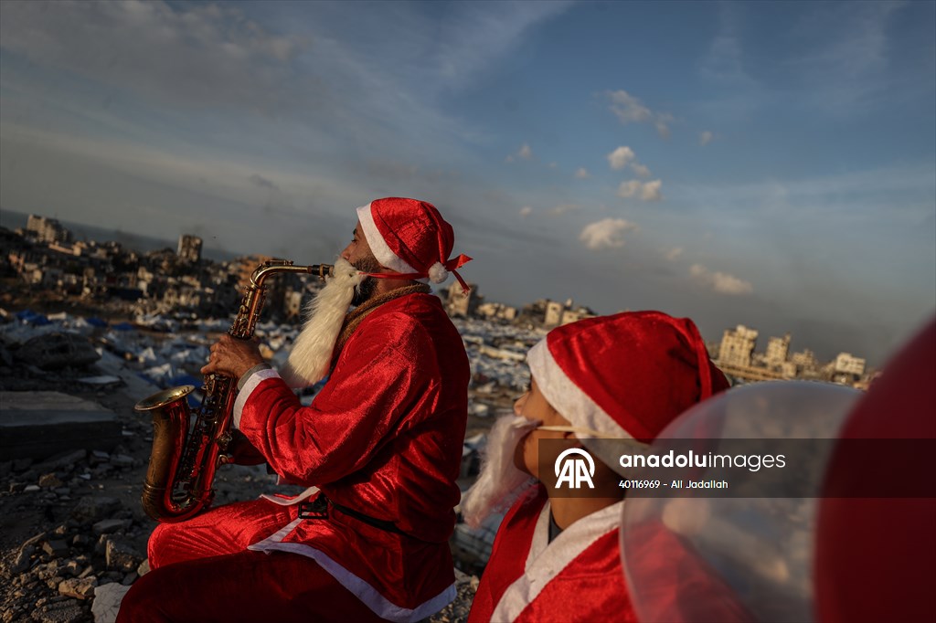 Volunteers dressed as Santa bring joy to children in Gaza