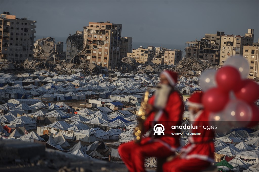 Volunteers dressed as Santa bring joy to children in Gaza