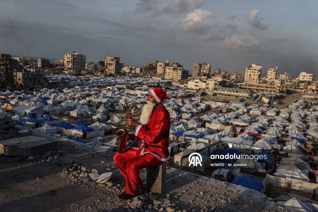 Volunteers dressed as Santa bring joy to children in Gaza