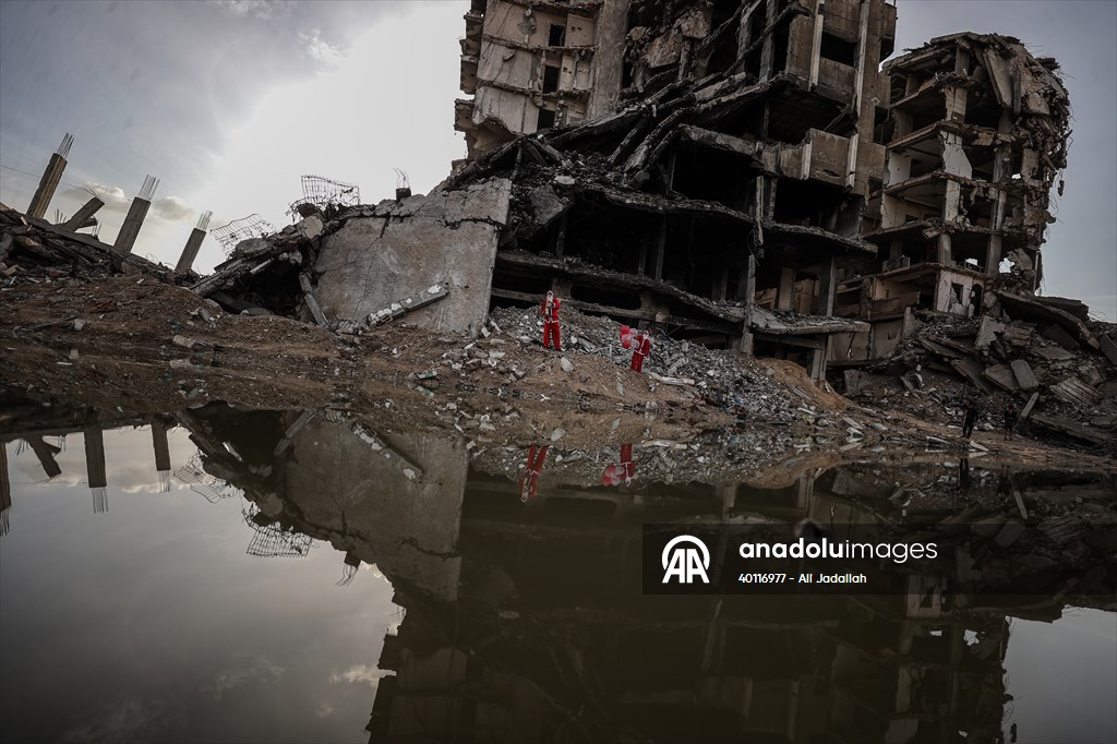 Volunteers dressed as Santa bring joy to children in Gaza