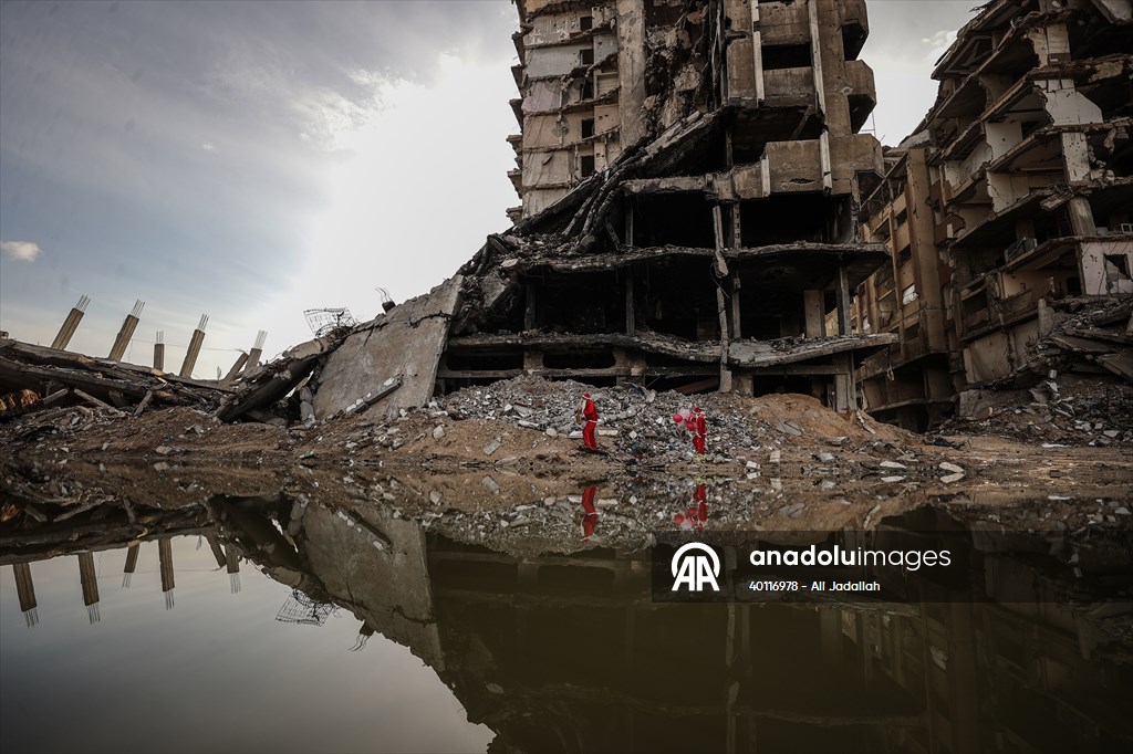 Volunteers dressed as Santa bring joy to children in Gaza