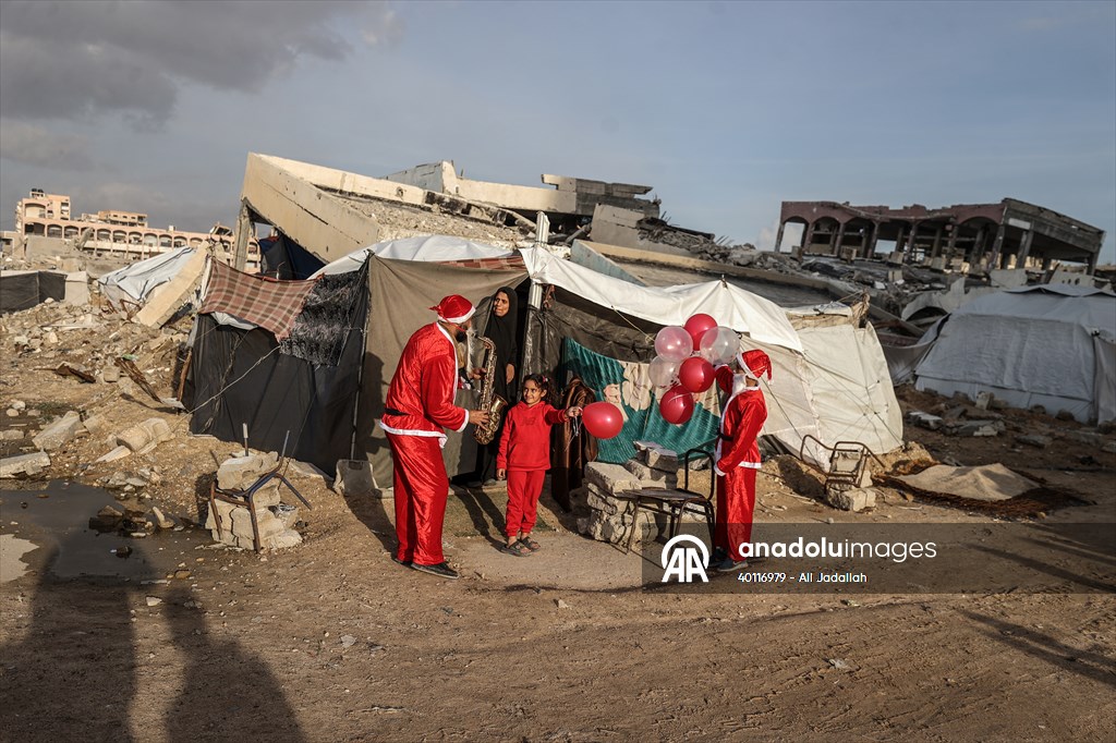 Volunteers dressed as Santa bring joy to children in Gaza