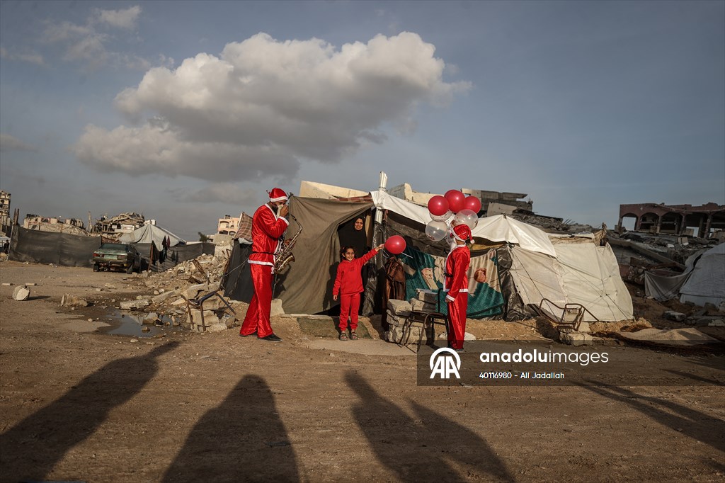 Volunteers dressed as Santa bring joy to children in Gaza