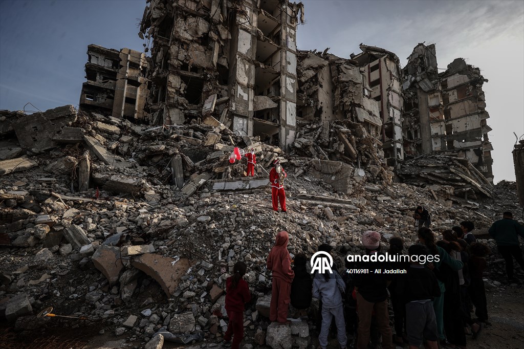 Volunteers dressed as Santa bring joy to children in Gaza
