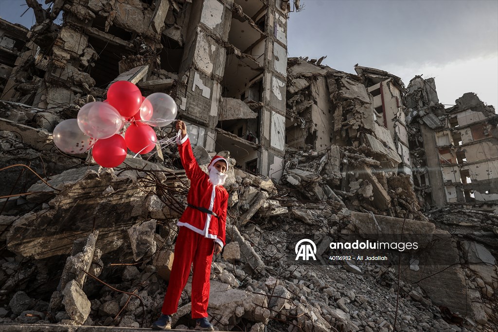 Volunteers dressed as Santa bring joy to children in Gaza