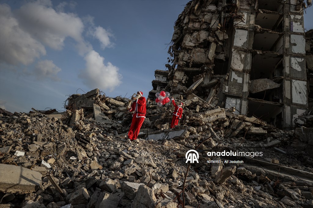 Volunteers dressed as Santa bring joy to children in Gaza