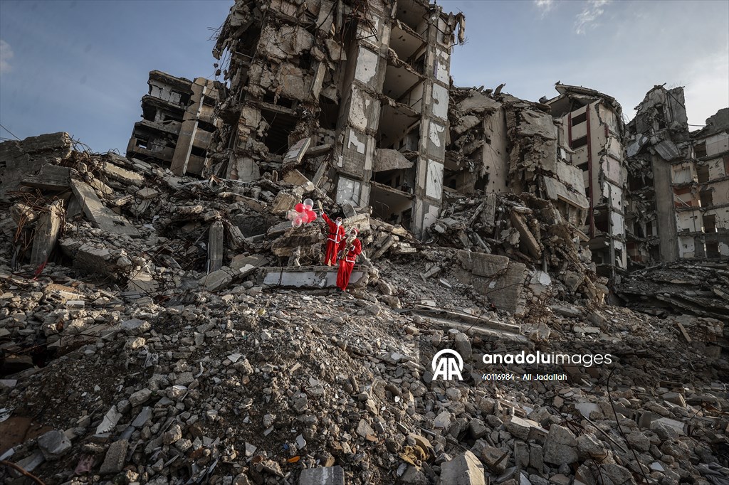 Volunteers dressed as Santa bring joy to children in Gaza