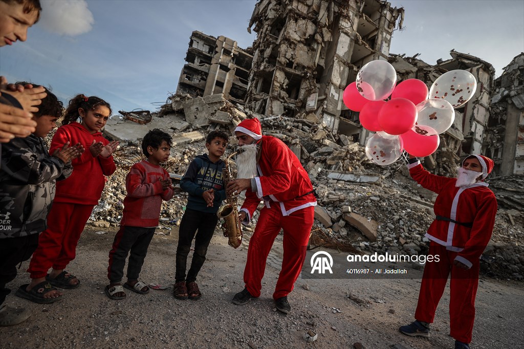 Volunteers dressed as Santa bring joy to children in Gaza