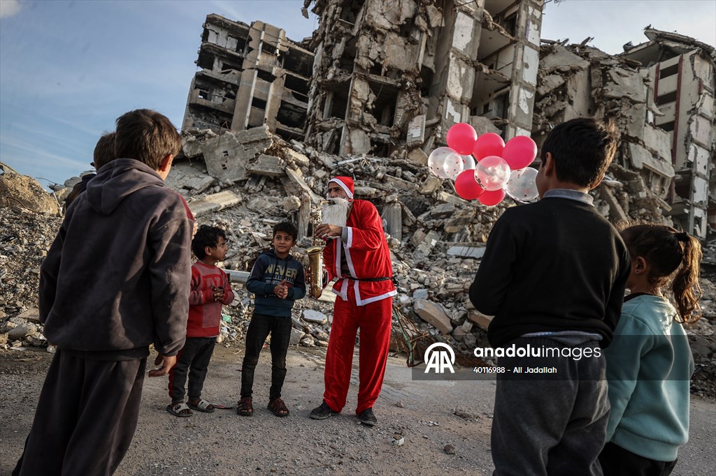 Volunteers dressed as Santa bring joy to children in Gaza