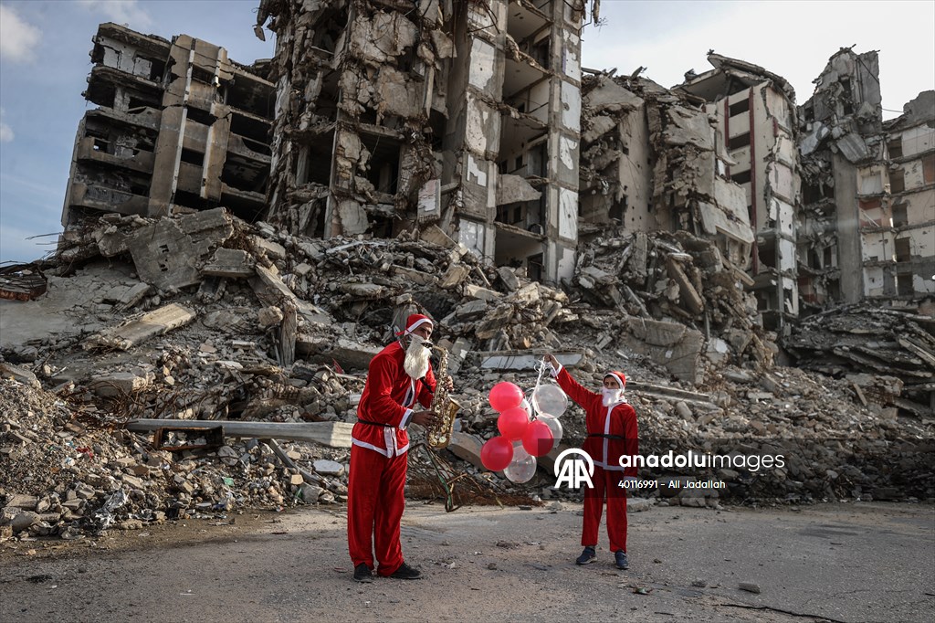 Volunteers dressed as Santa bring joy to children in Gaza