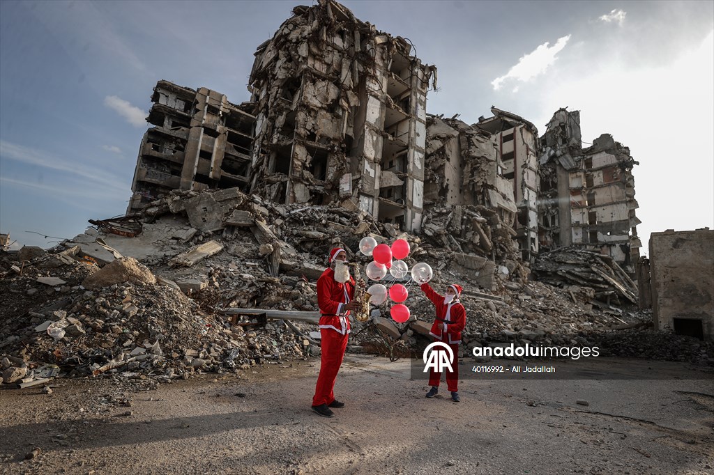 Volunteers dressed as Santa bring joy to children in Gaza