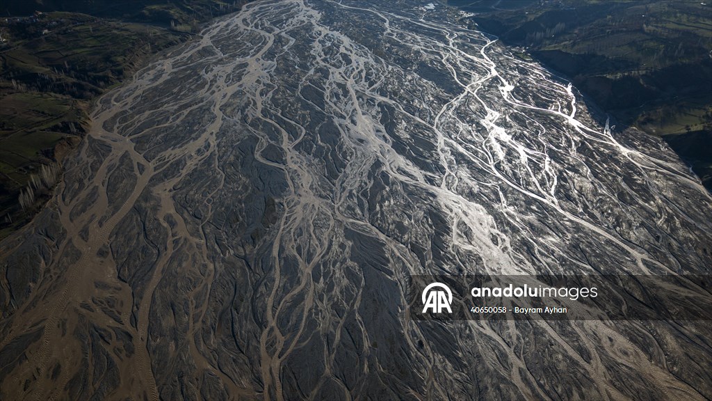 Şiro Çayı eriyen kar sularını Fırat Nehri’ne taşıyor