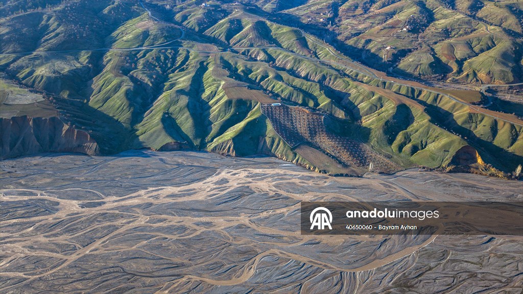 Şiro Çayı eriyen kar sularını Fırat Nehri’ne taşıyor