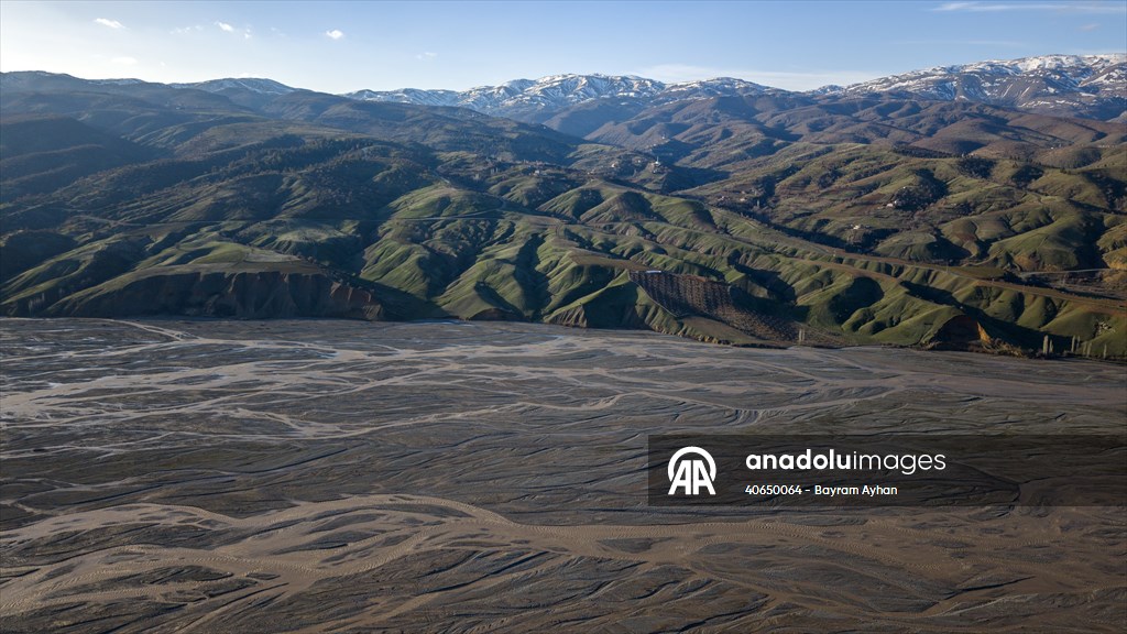 Şiro Çayı eriyen kar sularını Fırat Nehri’ne taşıyor