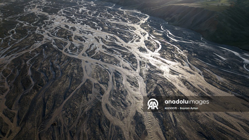 Şiro Çayı eriyen kar sularını Fırat Nehri’ne taşıyor