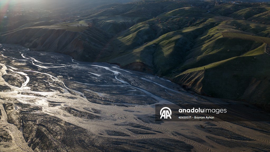 Şiro Çayı eriyen kar sularını Fırat Nehri’ne taşıyor