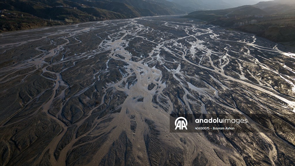 Şiro Çayı eriyen kar sularını Fırat Nehri’ne taşıyor