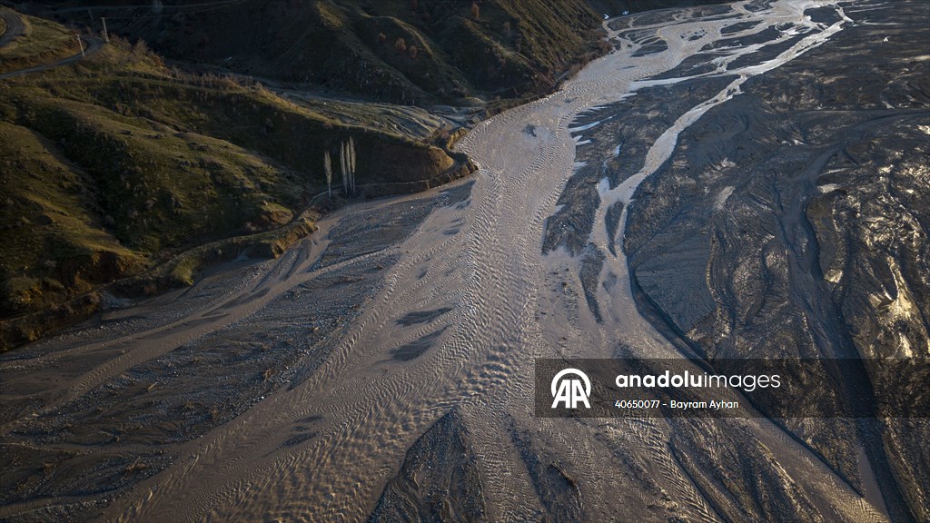 Şiro Çayı eriyen kar sularını Fırat Nehri’ne taşıyor