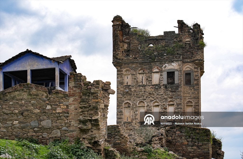 Arpaz Kulesi zamana direniyor