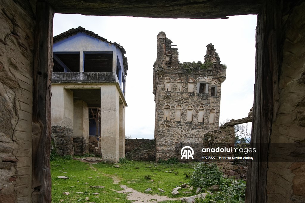 Arpaz Kulesi zamana direniyor