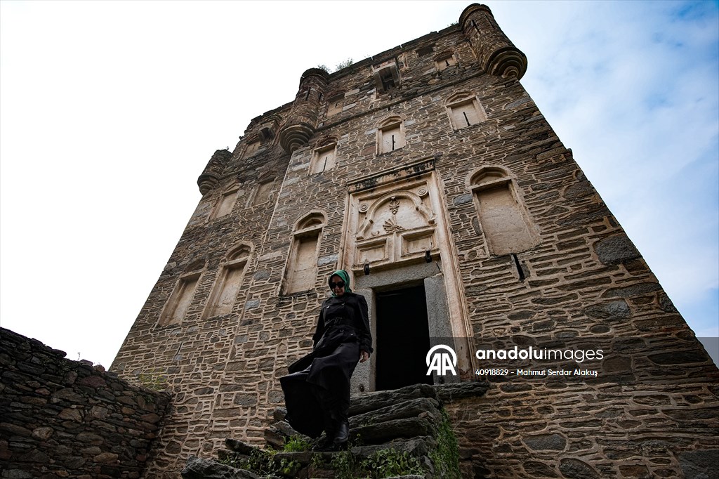 Arpaz Kulesi zamana direniyor