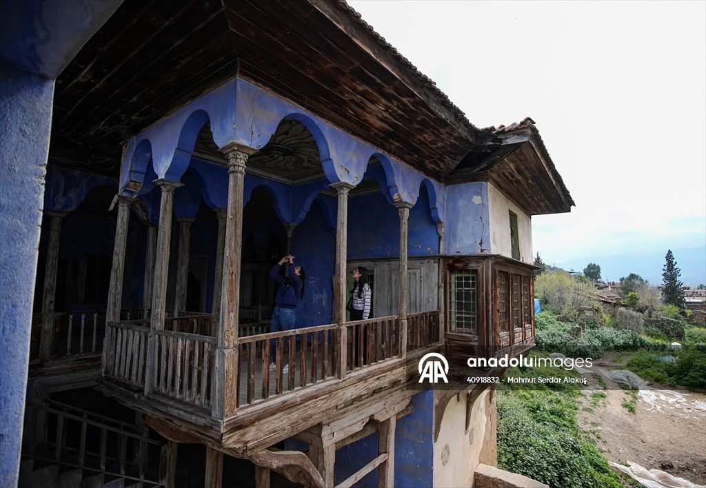 Arpaz Kulesi zamana direniyor