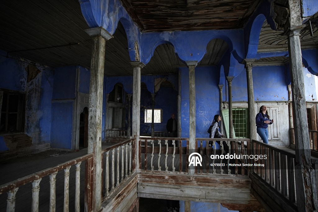 Arpaz Kulesi zamana direniyor