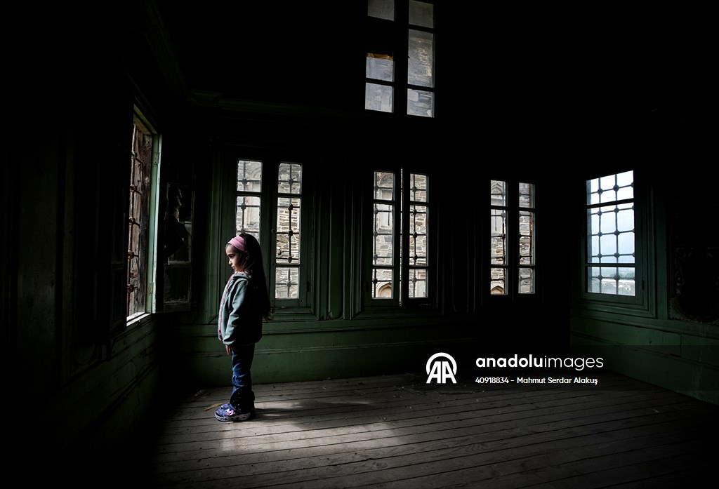 Arpaz Kulesi zamana direniyor