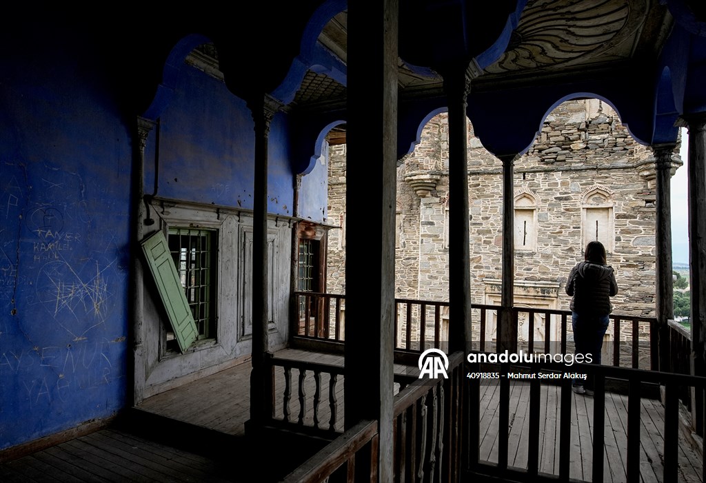 Arpaz Kulesi zamana direniyor