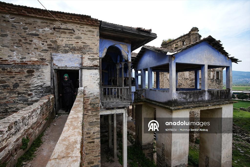 Arpaz Kulesi zamana direniyor