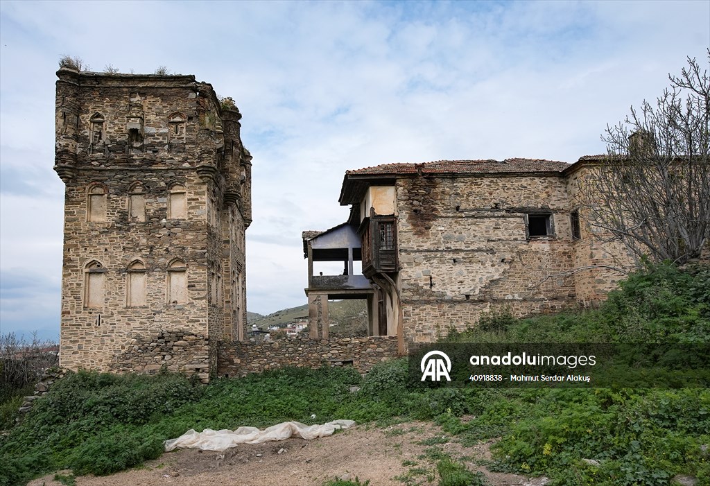 Arpaz Kulesi zamana direniyor