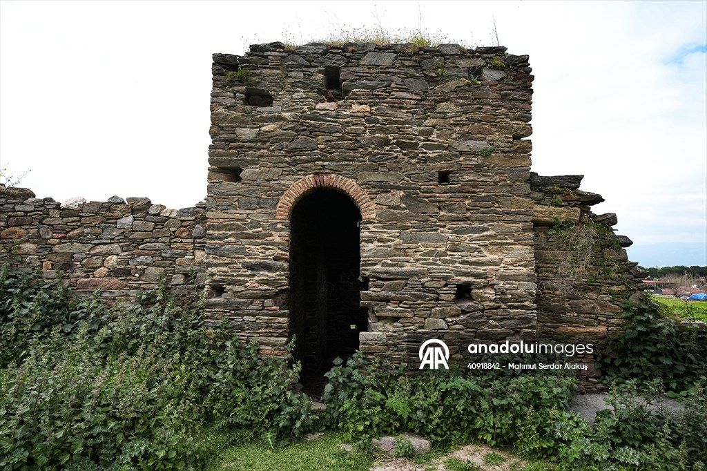 Arpaz Kulesi zamana direniyor