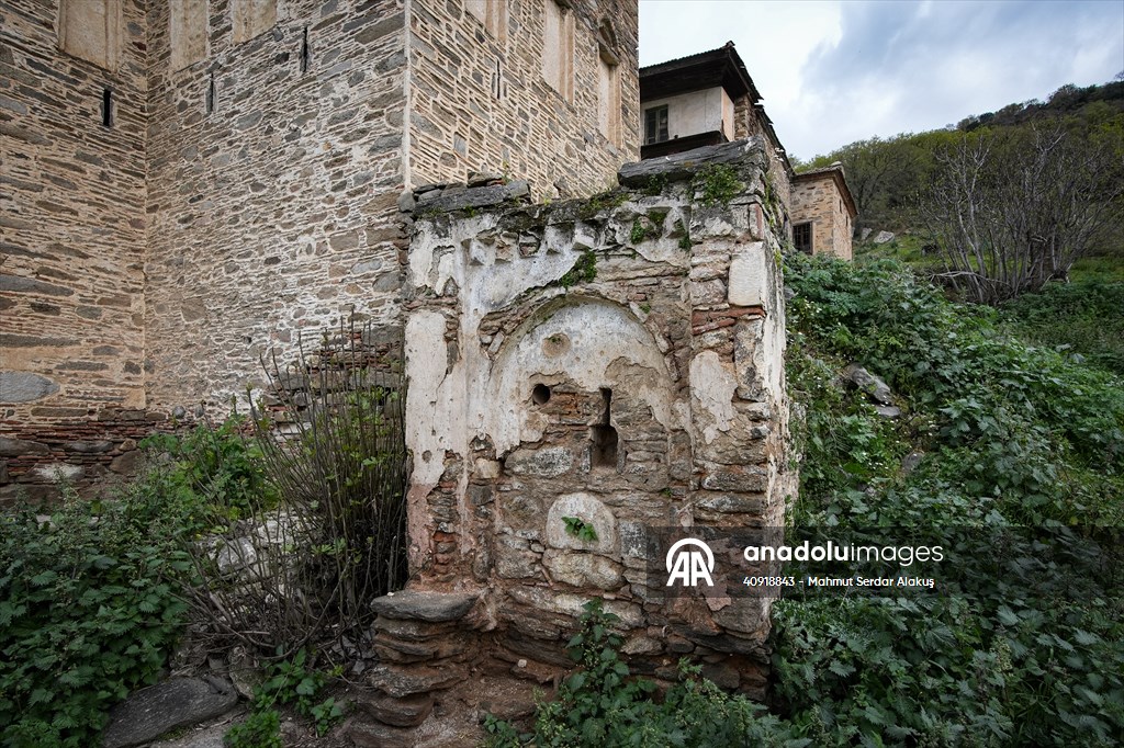 Arpaz Kulesi zamana direniyor