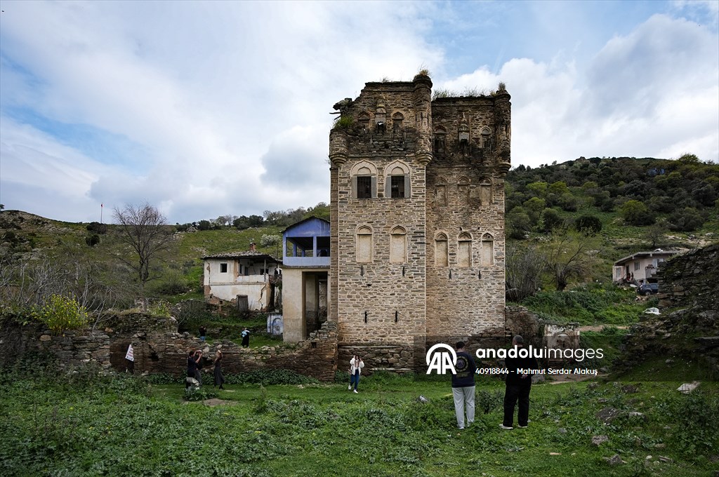 Arpaz Kulesi zamana direniyor