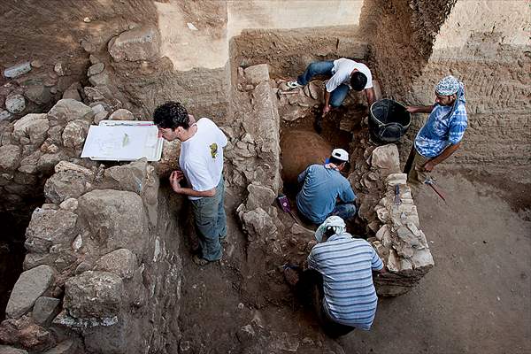 Altınoluk Antandros Antik Kenti'ndeki kazıların yıl boyu süreceği açıklandı