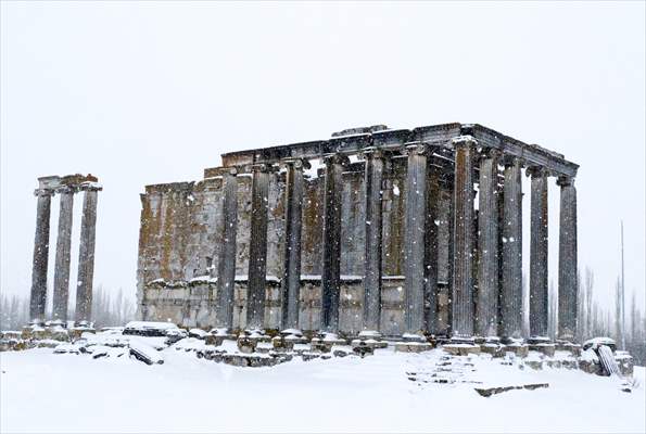 Aizanoi Antik Kenti beyaza büründü