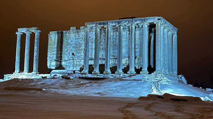 Aizanoi Antik Kenti beyaza büründü