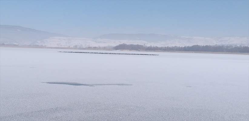 Bolu'da aşırı soğuk yüzünden çeşmeler dondu, Yeniçağa Gölü buz tuttu