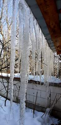 Bolu'da aşırı soğuk yüzünden çeşmeler dondu, Yeniçağa Gölü buz tuttu