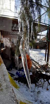 Bolu'da aşırı soğuk yüzünden çeşmeler dondu, Yeniçağa Gölü buz tuttu