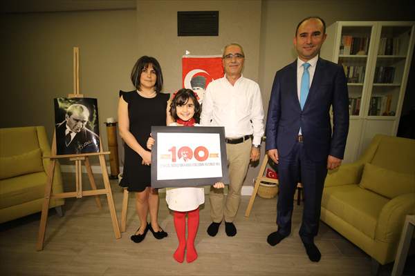 İstiklal Marşı'nı ezbere okuyan Bodrumlu küçük Eylül, ailesinin ve öğretmenlerinin gururu oldu