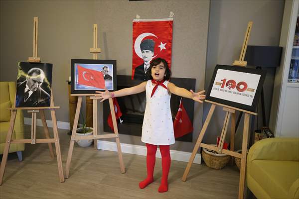 İstiklal Marşı'nı ezbere okuyan Bodrumlu küçük Eylül, ailesinin ve öğretmenlerinin gururu oldu