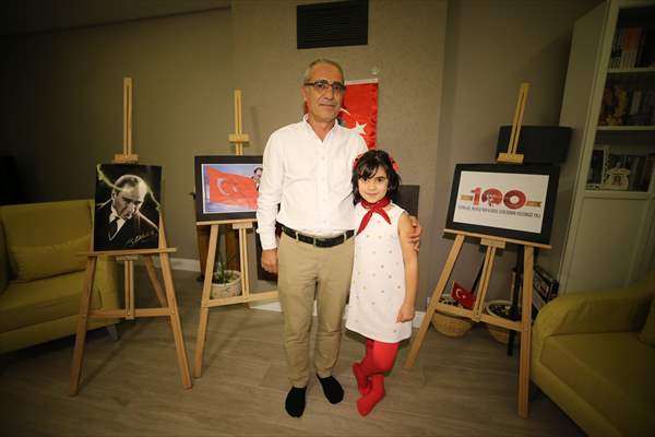 İstiklal Marşı'nı ezbere okuyan Bodrumlu küçük Eylül, ailesinin ve öğretmenlerinin gururu oldu