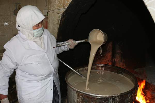 Bolu'nun tescilli ürünü "uğut" sofraları tatlandırıyor