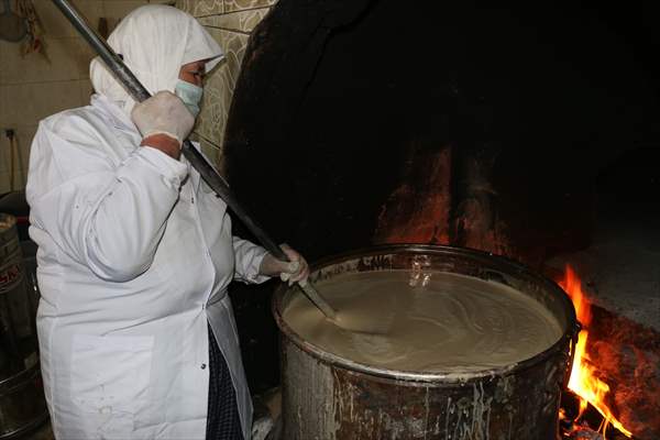 Bolu'nun tescilli ürünü "uğut" sofraları tatlandırıyor