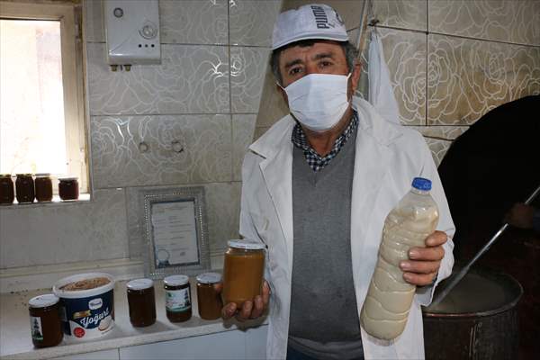 Bolu'nun tescilli ürünü "uğut" sofraları tatlandırıyor