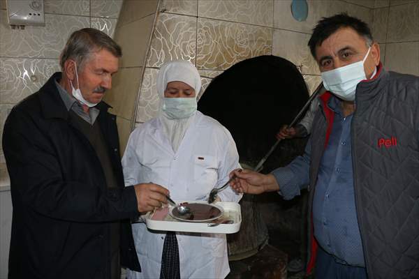 Bolu'nun tescilli ürünü "uğut" sofraları tatlandırıyor