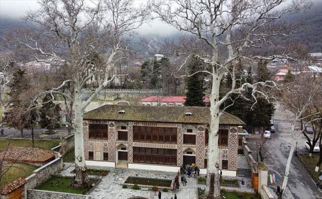 Azerbaycan'ın Dünya Kültür Mirası Listesi'ndeki Şeki Han Sarayı turist akınına uğruyor