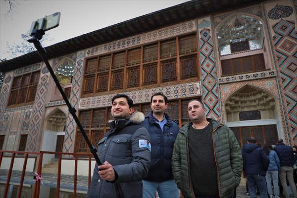 Azerbaycan'ın Dünya Kültür Mirası Listesi'ndeki Şeki Han Sarayı turist akınına uğruyor
